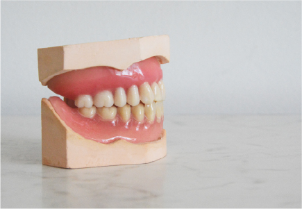 歯と歯茎の色、合っていますか？
